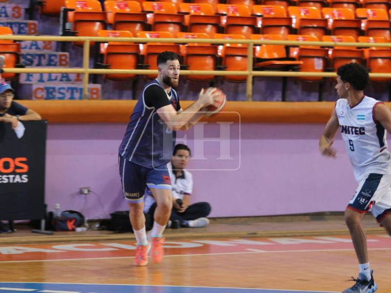 Enrique Facussé reveló que creció jugando baloncesto antes de convertirse en portero.