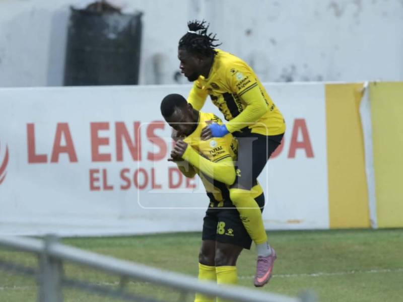 Imágenes del desarrollo del partido.