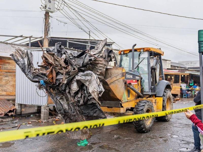 Más de 200 vendedores fueron afectados y se coordinan medidas de reubicación temporal.