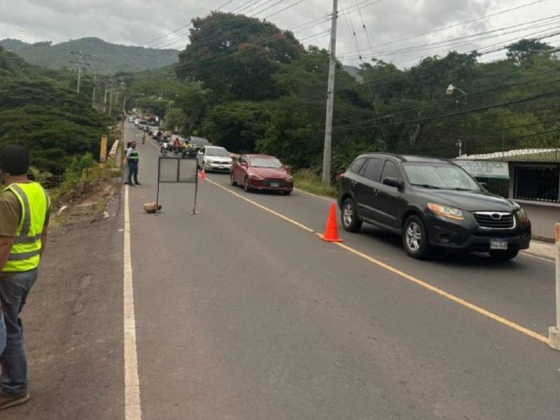 Como parte de la intervención también se contempla colocar una nueva base para la carretera, una carpeta asfáltica y reconstruir el puente existente en el tramo intervenido.
