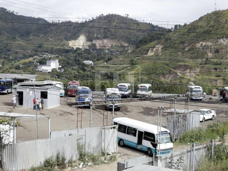 “El alza del combustible ronda hasta un 70%, lo que vuelve insostenible el servicio; aunque hay anuncios de pagos, el problema de fondo persiste”, sostuvo el empresario.