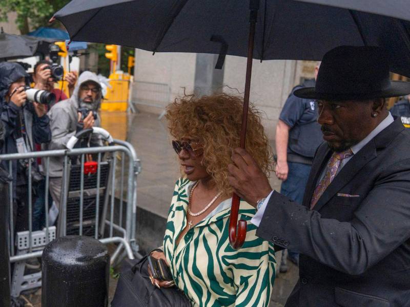 La madre de Sean Diddy Combs (Puff Daddy), Janice Combs, ha desatado una controversia al calificar el documental de Netflix, Sean Combs: The Reckoning, producido por su archienemigo 50 Cent, de estar plagado de mentiras.