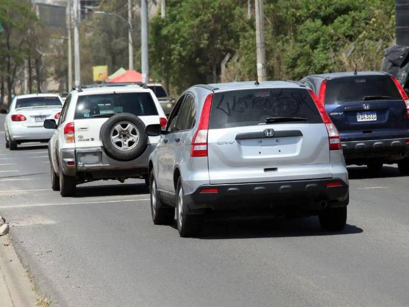 A inicios de año se contabilizaban más de 800,000 vehículos sin placa, pero en los últimos meses la cifra ha ido aumentando, debido al ingreso de carros al país.