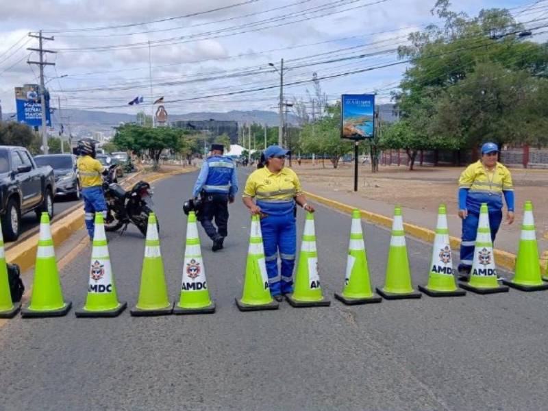Los trabajos de montaje para el concierto son los que mantienen la restricción en este sector, mientras el resto del bulevar continuará habilitado para la circulación vehicular.