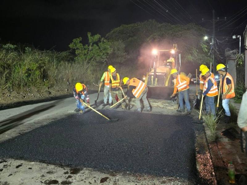 De acuerdo con la información emitida, las lluvias intermitentes propias de la temporada han impedido desarrollar con normalidad las labores de bacheo asfáltico.