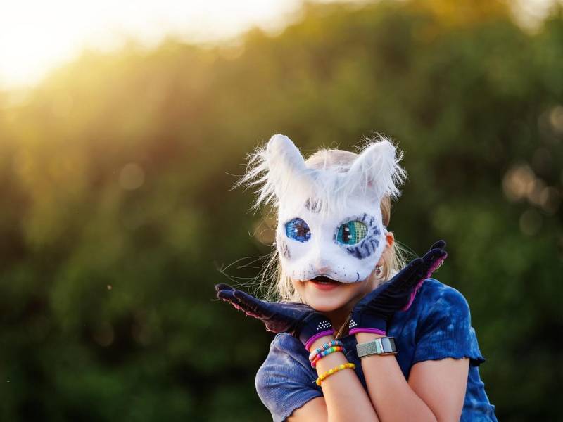 El fenómeno viral en redes sociales conocido como la comunidad Therian ha causado muchas preguntas entre la sociedad: ¿se trata de una moda más o de algo más profundo que analizar? ¿Qué dice la psicología al respecto? Te contamos en la siguiente galería