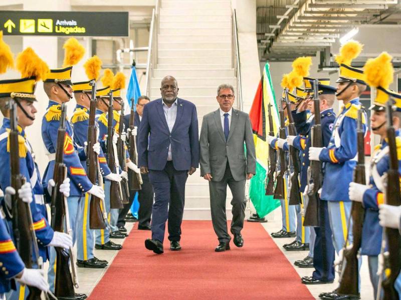 Mark Phillips, primer ministro de Guyana.