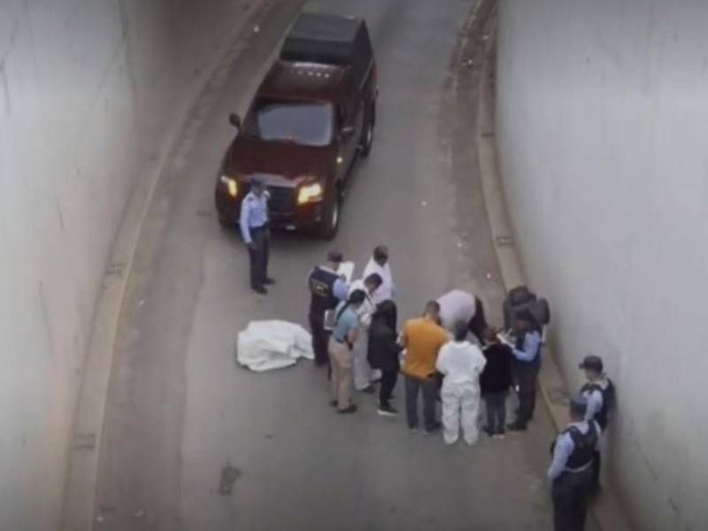 De manera preliminar, se conoció que la víctima respondía al nombre de Carmen Martínez.