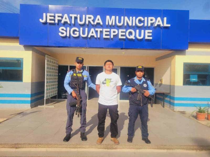 José Guadalupe Pérez Bonilla, de 25 años de edad; custodiado por agentes de la DPI y de la DNSPC.