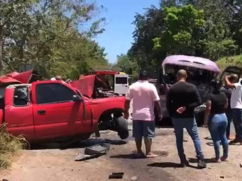 Un brutal accidente vehicular deja tres muertos y varios heridos en Tocoa, Colón.