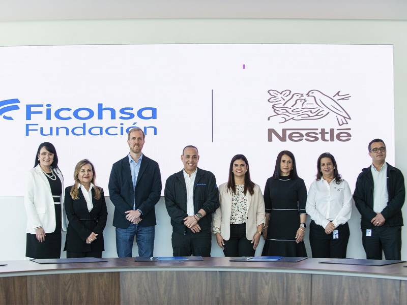 Durante la firma de esta alianza representantes de Fundación Ficohsa y Nestlé Hondureña explicaron que cualquier persona interesa puede capacitarse ingresando a <a rel=nofollow noopener noreferrer href=https://www.portalfundacionficohsa.com/ target=_blank>www.portalfundacionficohsa.com</a>