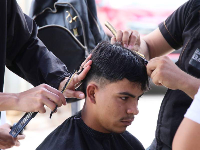 Cortes gratis ahora se brindan dentro del Hospital Escuela con seguridad.