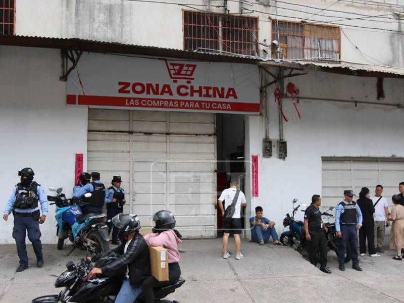 El cuerpo sin vida de Hong Xi Xuan quedó en el interior de la tienda, propiedad de sus padres.