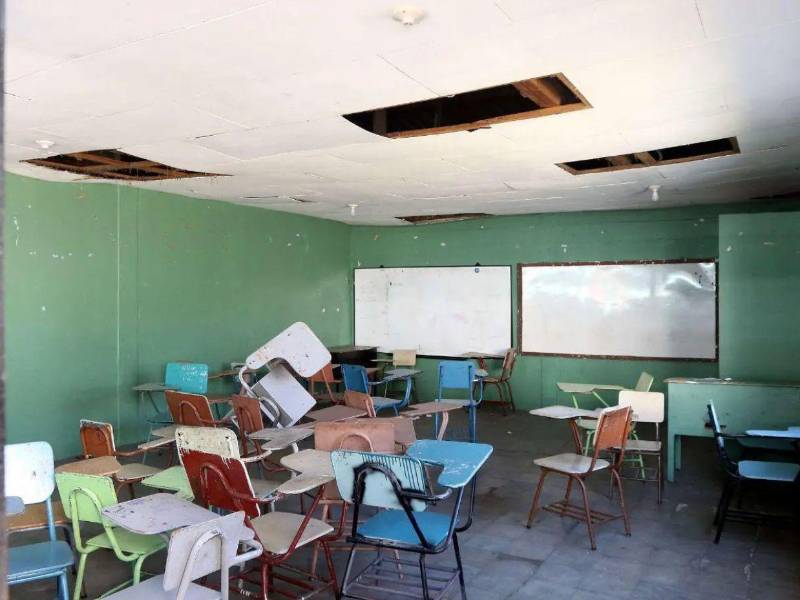 Según las autoridades educativas, los principales daños en los centros escolares están relacionados con filtraciones de agua, techos deteriorados y cableado eléctrico en mal estado.