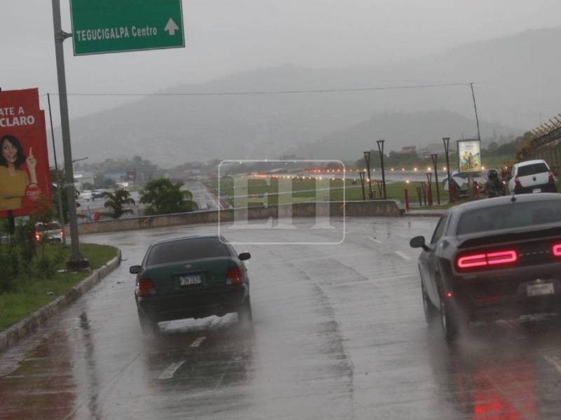 La Secretaría de Gestión de Riesgos y Contingencias Nacionales (Copeco) advirtió que las condiciones climáticas entre este lunes 6 y el domingo 12 de julio estarán influenciadas por una vaguada y dos ondas tropicales, lo que provocará lluvias y chubascos en diferentes regiones del país durante varios días de la semana.