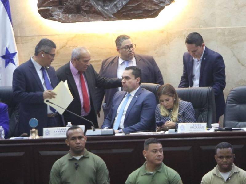 Norman Alexis Arévalo Casaña, originario de Santa Bárbara, llegó al Congreso Nacional a los 21 años en 1982, motivado por la falta de oportunidades en su tierra.