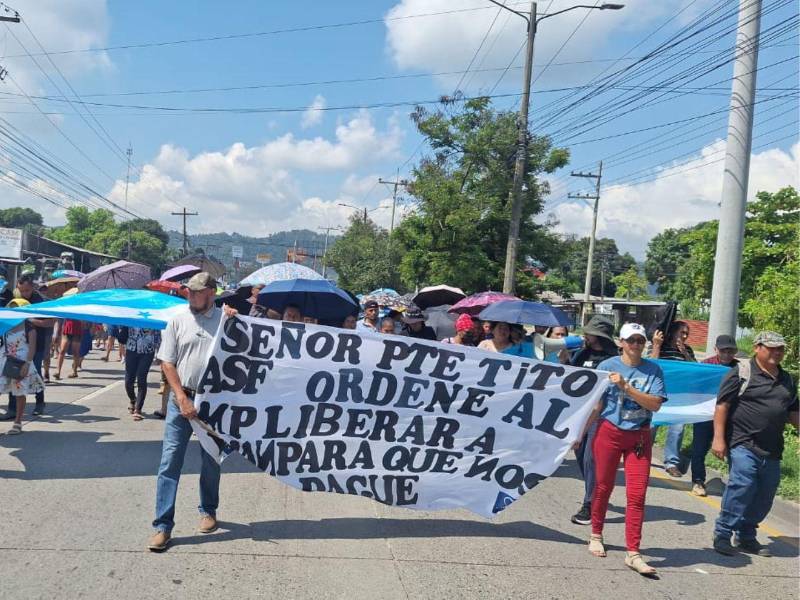En horas de la mañana de este Sábado Santo se realizó una protesta de los afectados de Koriun en Choloma.