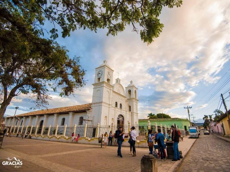 ¿Cómo está Gracias actualmente? un centro histórico desbaratado por la negligencia e ignorancia; las fiestas tradicionales, ferias y rituales como el guancasco son menospreciados.