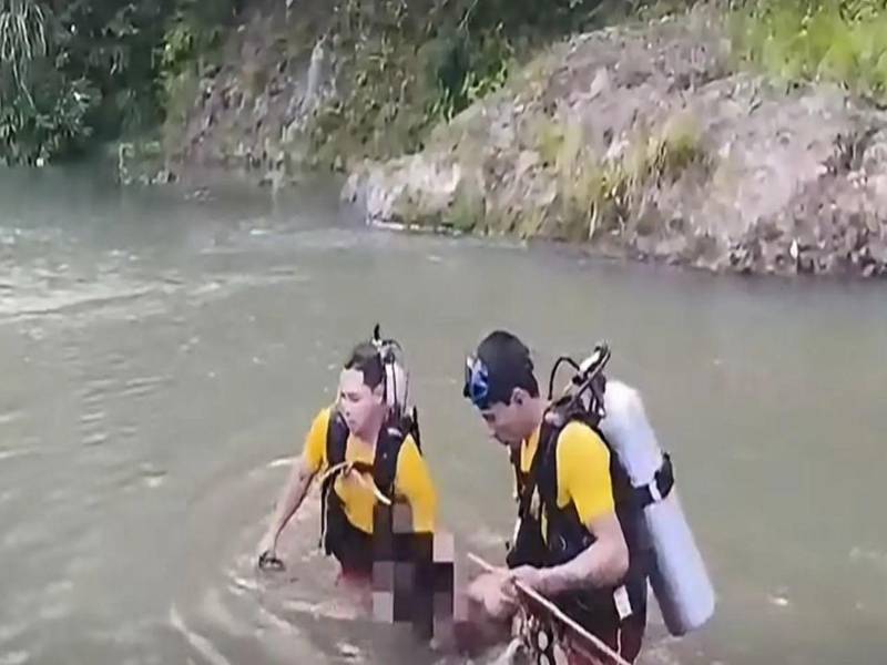 Momento en el que los cuerpos eran rescatados.