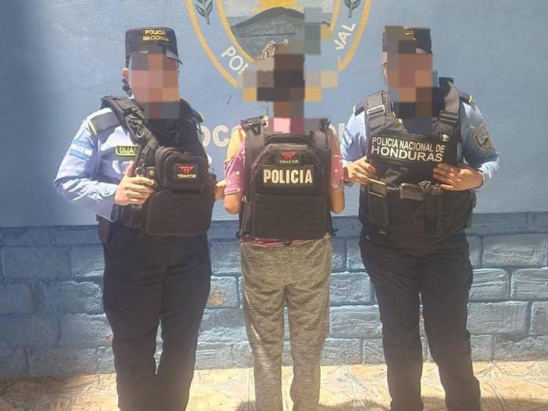 De acuerdo con los datos preliminares, el sospechoso habría abandonado a la menor y escapado al percatarse de la presencia de los equipos policiales.