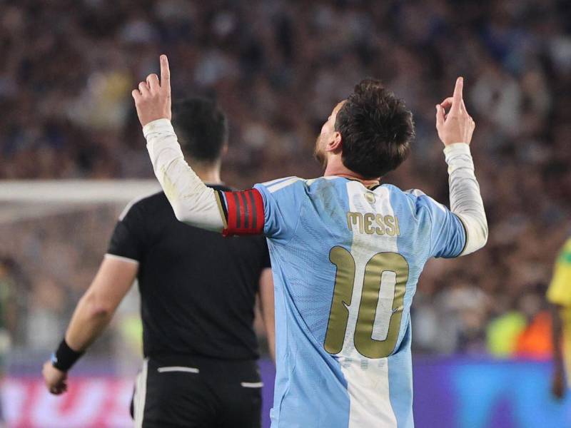 Messi anotó de penal el 3-0 y también brindó dos asistencias.