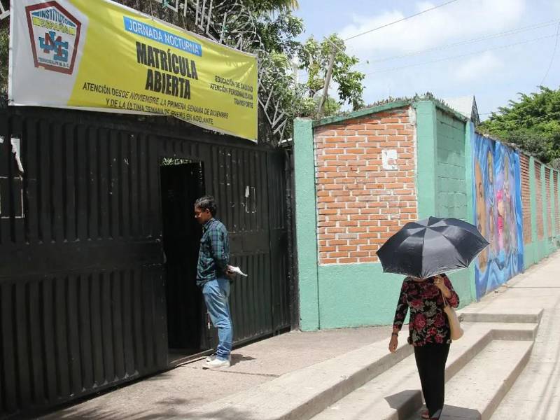 La ministra de Educación, Arely Argueta, informó que el Instituto España Jesús Milla Selva, en el Distrito Central, será el centro educativo donde se implementará el plan piloto de jornada extendida en 2027.