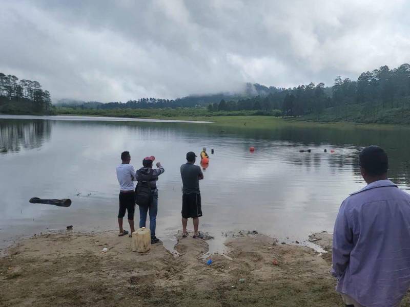 Buzos y equipos de rescate localizaron el cuerpo de Ericson Noé Sevilla Martínez, de 32 años, en las profundidades de la laguna San Julián.
