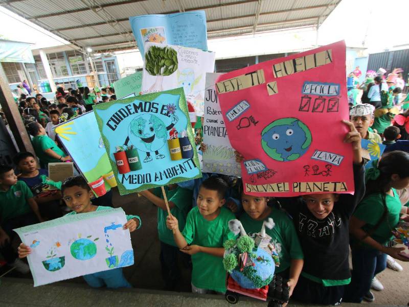 La defensa por el ambiente se mantiene activa gracias a los estudiantes de Escuelas Amigables con el Ambiente.