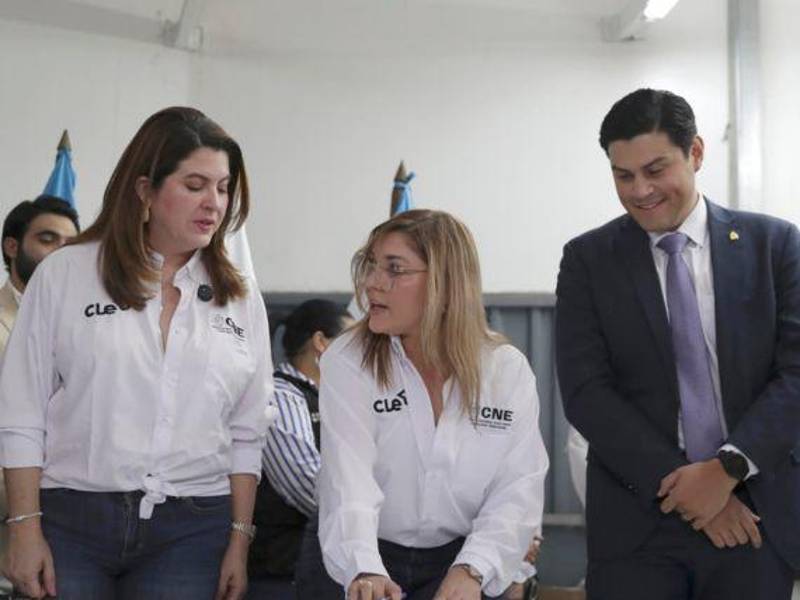 A las tensiones internas se suma la injerencia militar y las advertencias de la OEA, la ONU y EE.UU. sobre el riesgo para la independencia institucional.