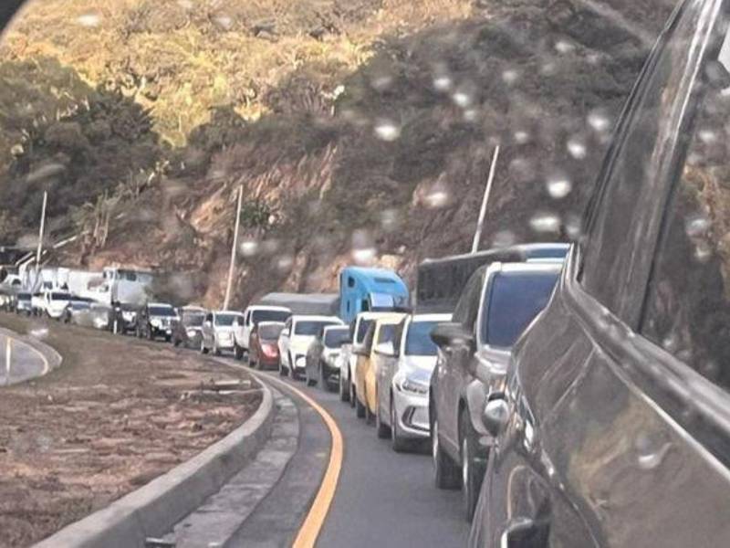 Debido a la toma de calles, en algunas vías el tráfico se volvió infernal.