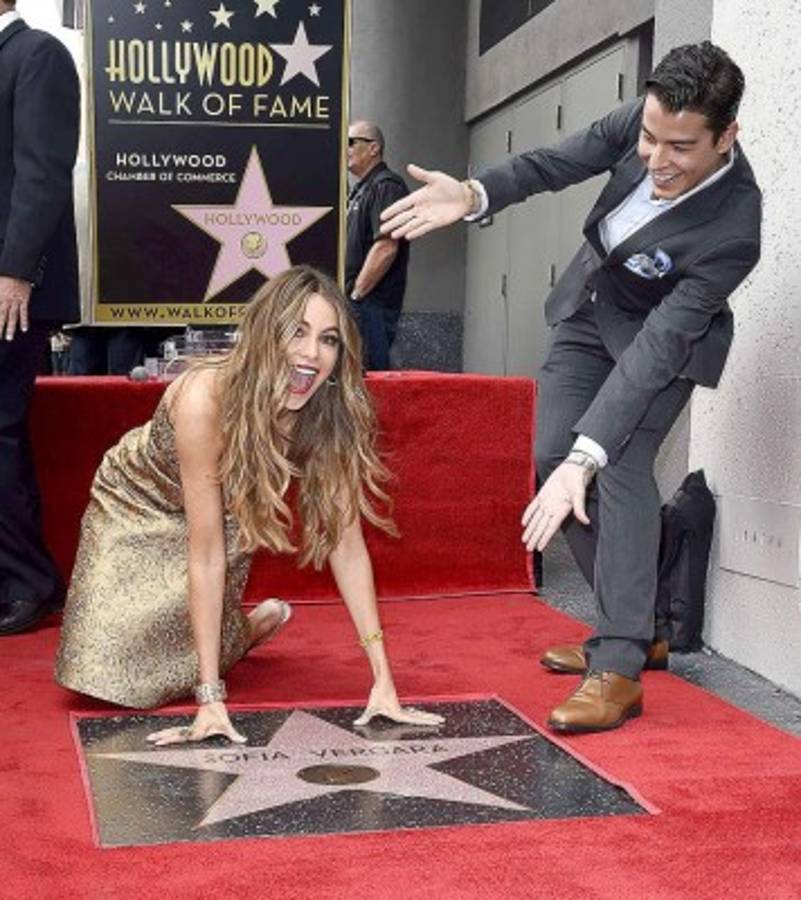 Sofía develó su estrella en el Paseo de la Fama