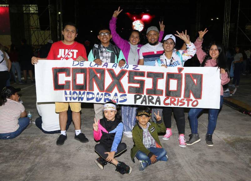 “CONXSION”, una noche de alabanza y adoración junto a Alex Zurdo y su banda