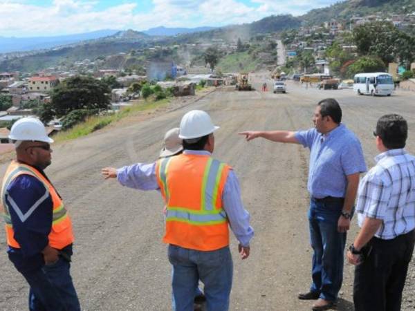 Las autoridades de Insep supervisaron los avances de la obra.