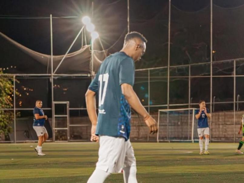 Policía detiene a futbolista por robo de teléfonos: Así ocurrieron los hechos