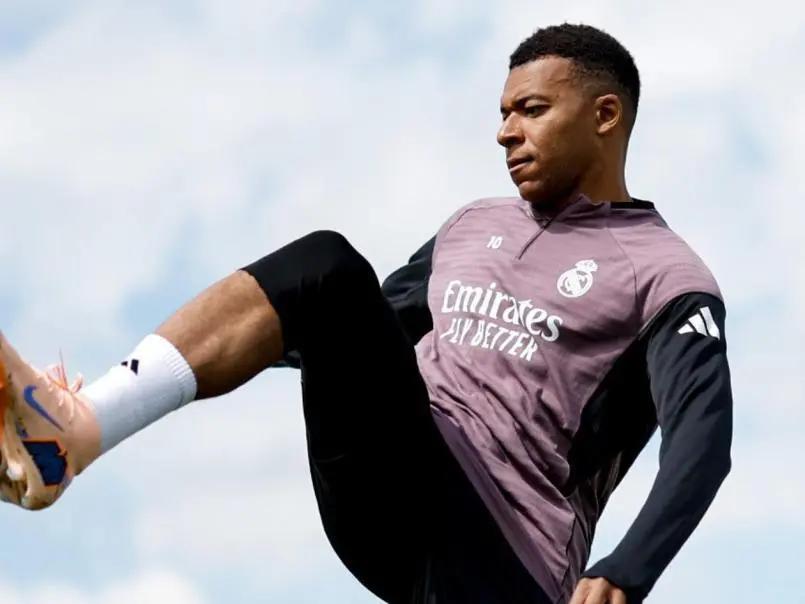 Mbappé toma decisión de finalizar contrato y está negociendo un nuevo acuerdo