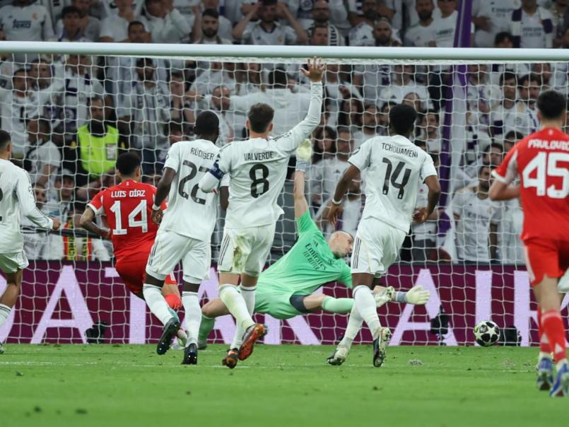 Real Madrid reclama error del VAR y sufre en Champions League; Honduras presente y Bayern deslumbra