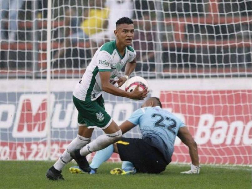 Historia de Kervin Arriaga, el jugador el AEK que casi pierde su pie y la acción de su mamá