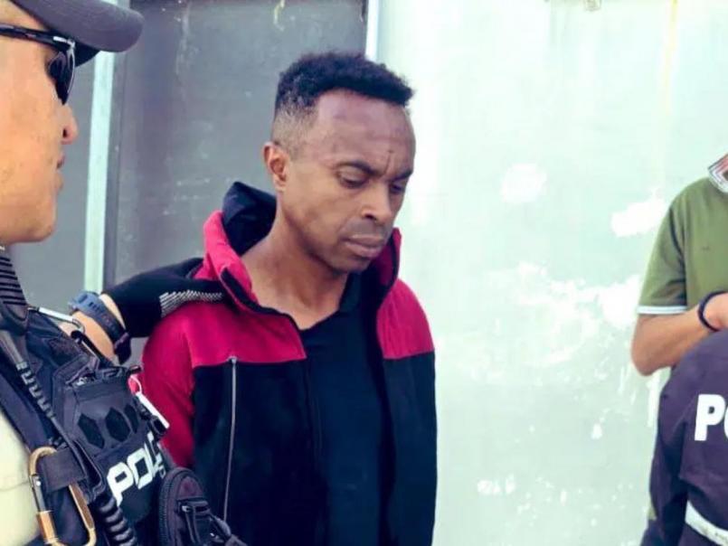 Policía detiene a futbolista por robo de teléfonos: Así ocurrieron los hechos