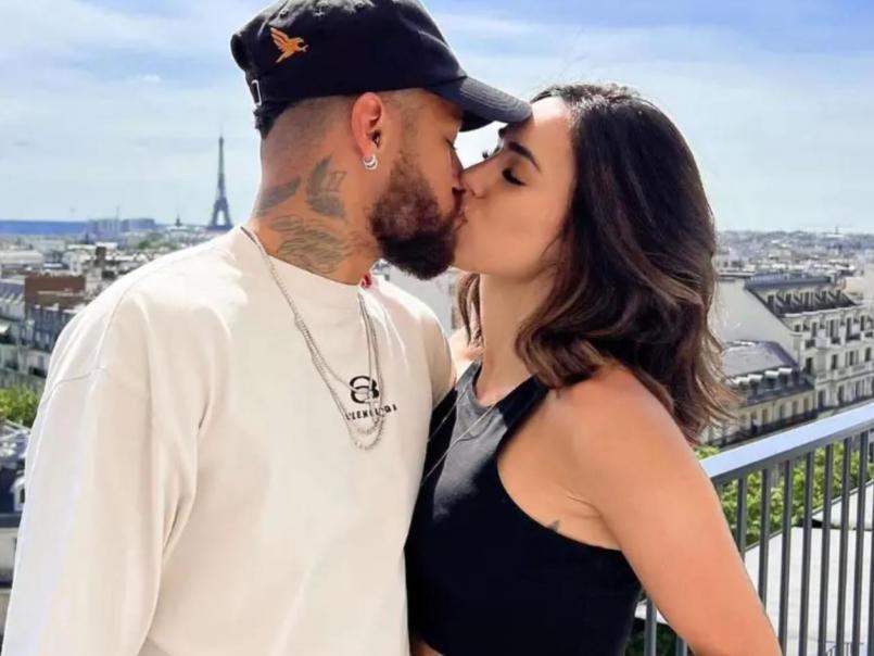 Neymar coquetea con una chica pero se lleva tremenda sorpresa