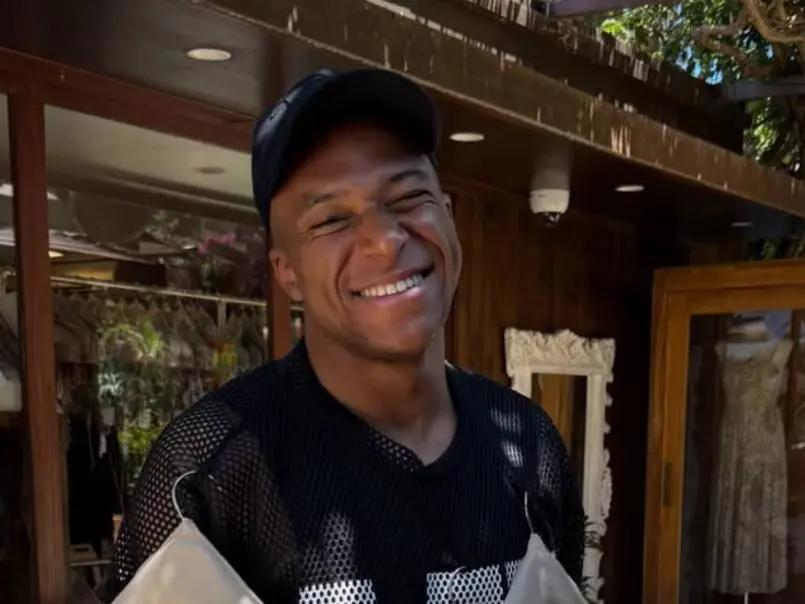 Mbappé toma decisión de finalizar contrato y está negociendo un nuevo acuerdo