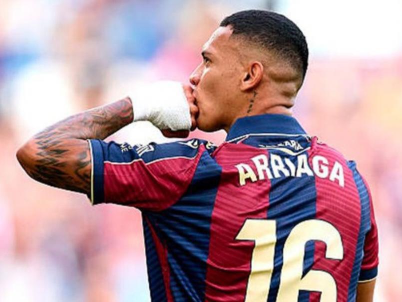 Historia de Kervin Arriaga, el jugador el AEK que casi pierde su pie y la acción de su mamá