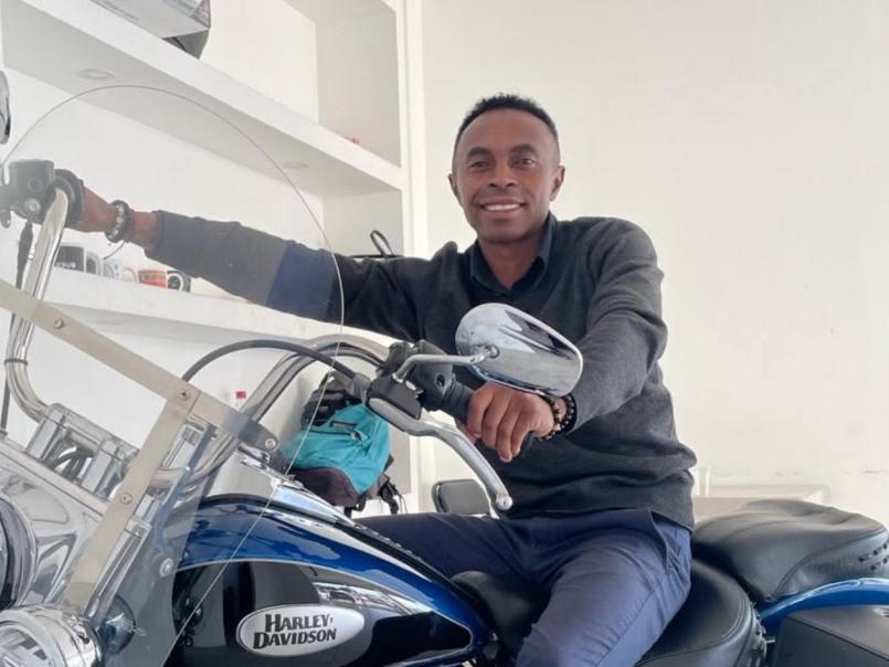 Policía detiene a futbolista por robo de teléfonos: Así ocurrieron los hechos