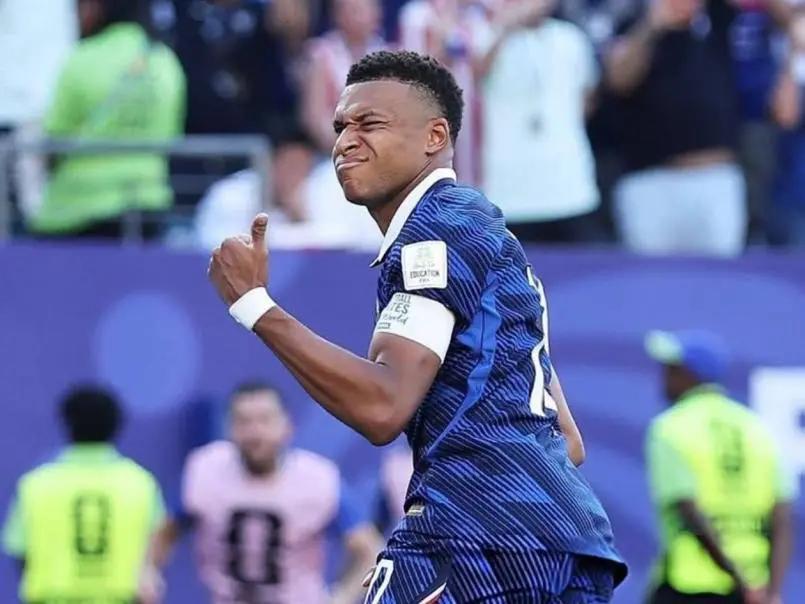 Mbappé toma decisión de finalizar contrato y está negociendo un nuevo acuerdo