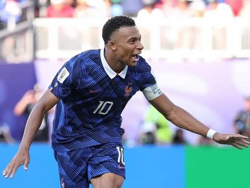 Mbappé toma decisión de finalizar contrato y está negociendo un nuevo acuerdo
