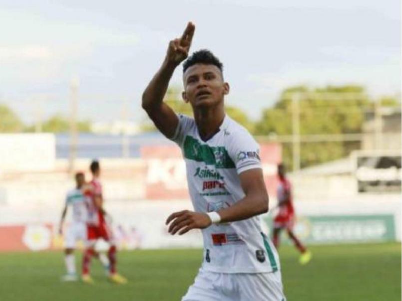 Historia de Kervin Arriaga, el jugador el AEK que casi pierde su pie y la acción de su mamá