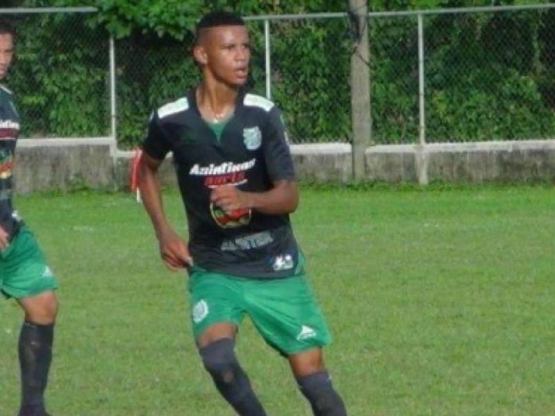 Historia de Kervin Arriaga, el jugador el AEK que casi pierde su pie y la acción de su mamá