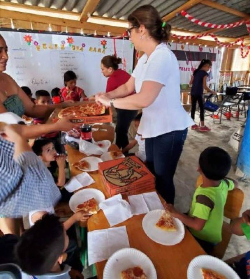 Niños de El Zurzular ya tienen uniformes