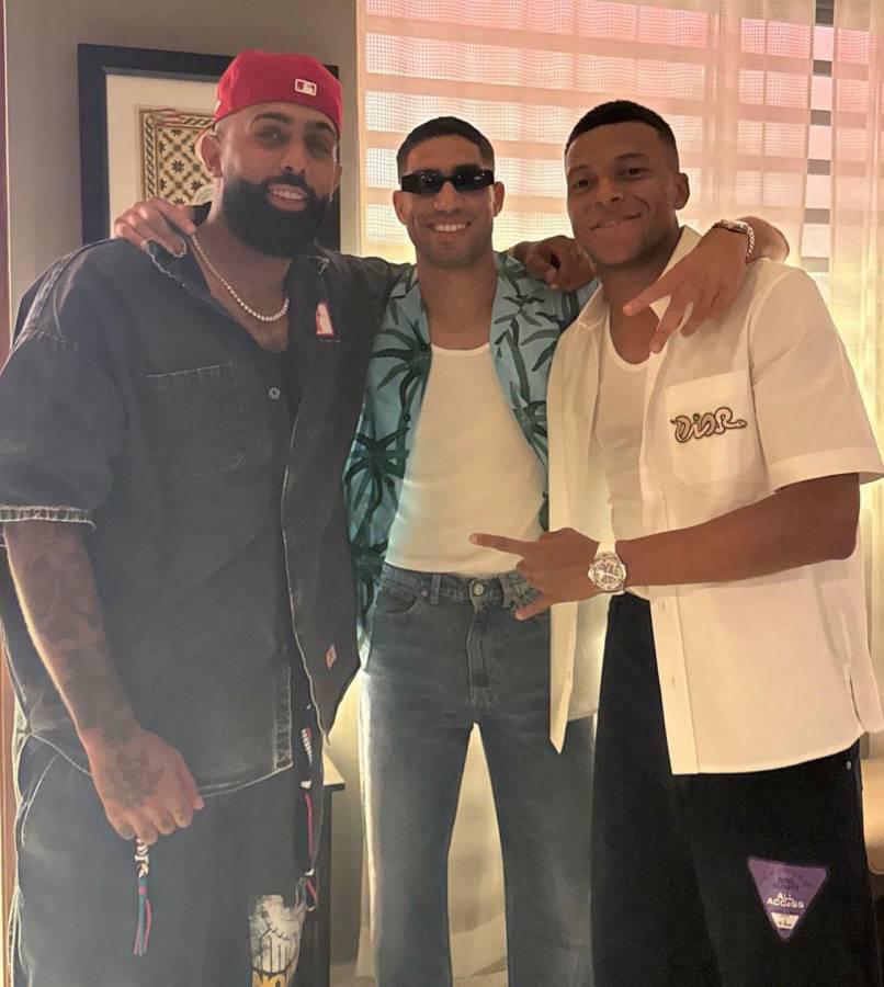 Mbappé y su mejor amigo sorprenden con Bad Bunny y Rodrygo con su bella novia