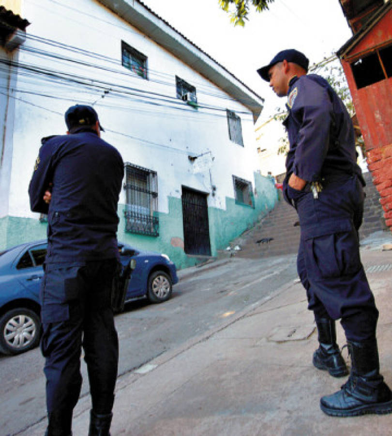Amenaza de pandilleros obliga a policías a resguardar escuela