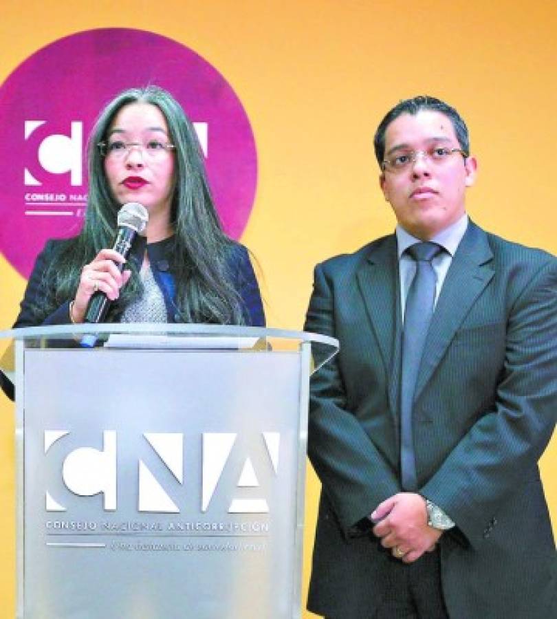 Con el dinero desviado por el despacho de la ex primera dama de Honduras, Rosa Elena de Lobo, se pagaron colegiaturas y cirugías